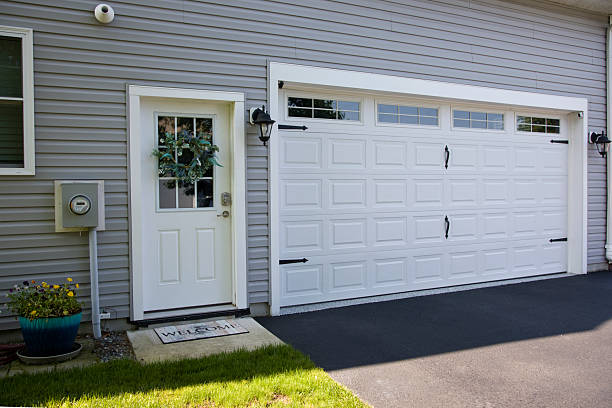 24/7 Emergency Garage Door Panel Replacement experts in Shenorock, NY